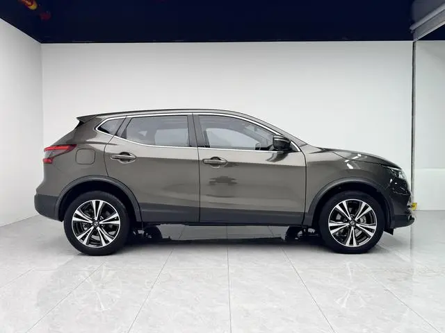 Nissan Qashqai 2.0 L XV Prem Deluxe Edition