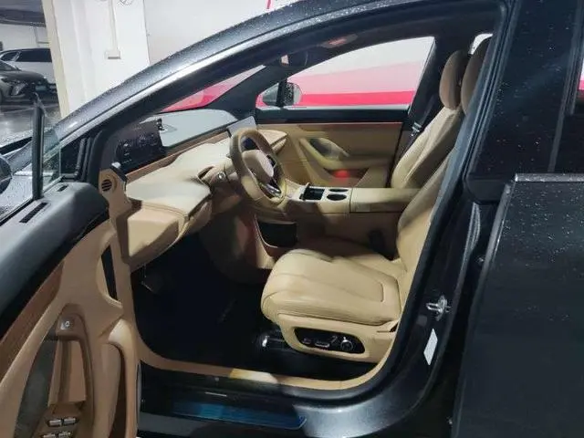 LUXEED Wisdom World R7 Pure electric 100kWh Max rear drive version