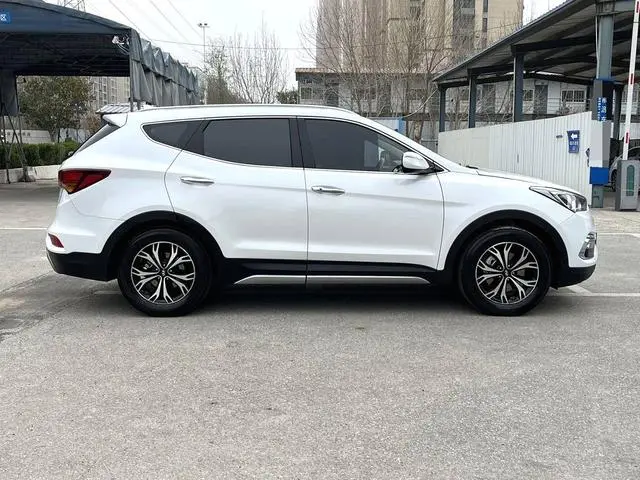 Hyundai Shengda 2.0T automatic two-wheel drive intelligent 7-seater