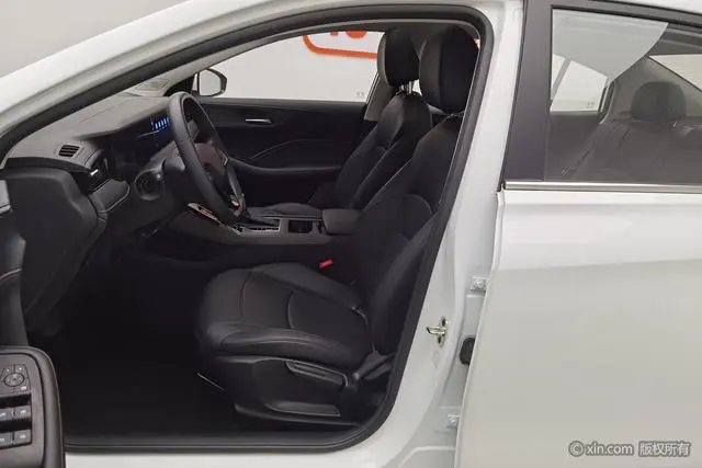 Roewe Roewe i5 1.5L CVT Deluxe Edition