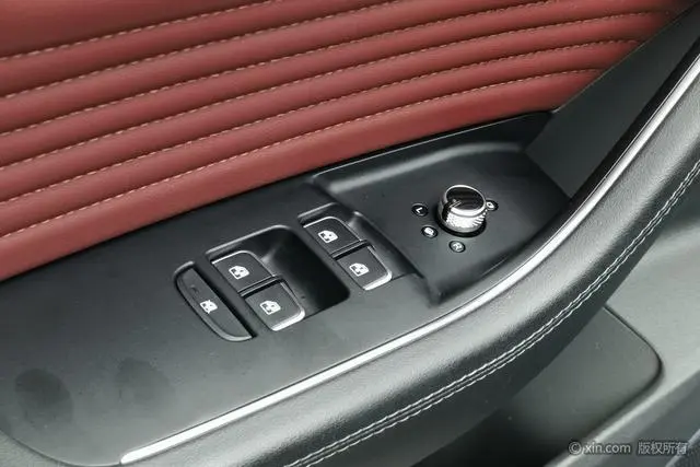 Hongqi Hongqi HS5 2.0T four-wheel drive flag collar Pro version