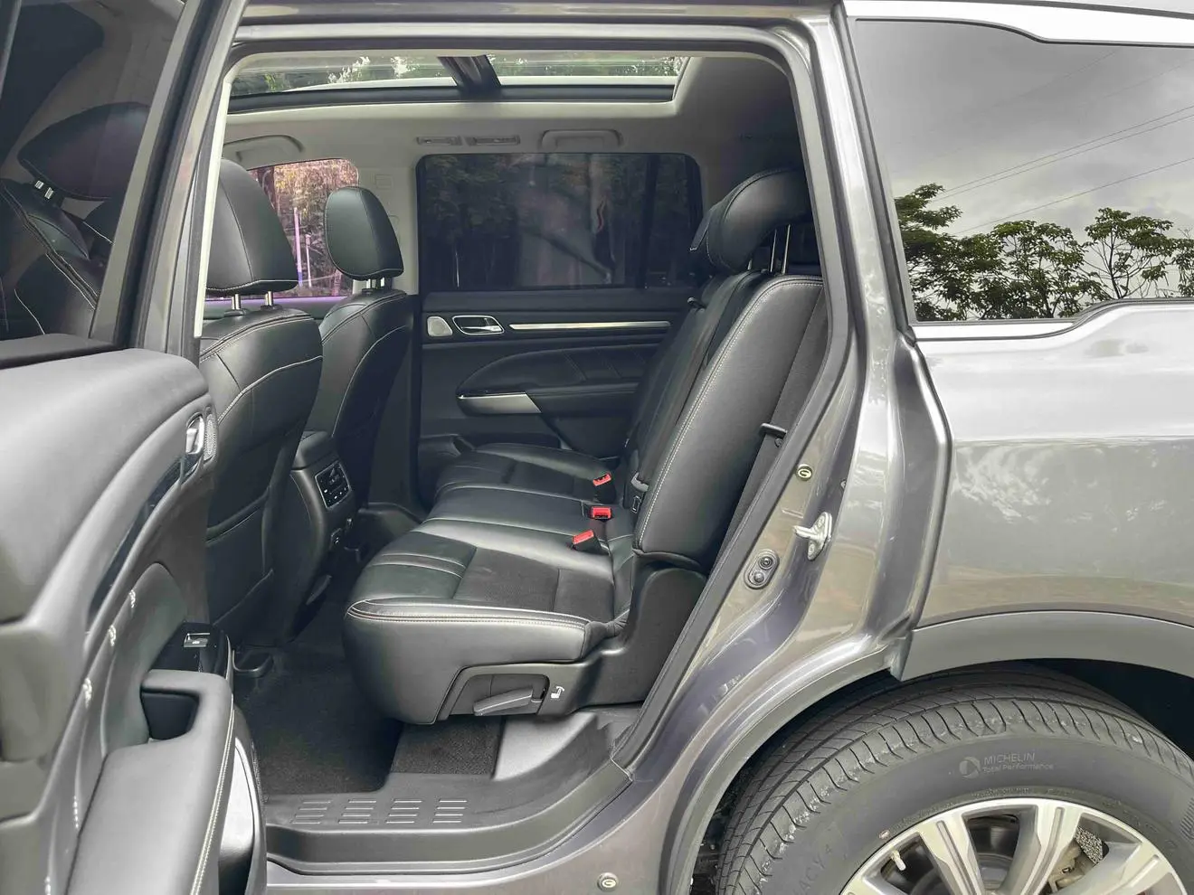 GAC Trumpchi GS8 390T two-wheel drive luxury Zhilian Edition 7 seats