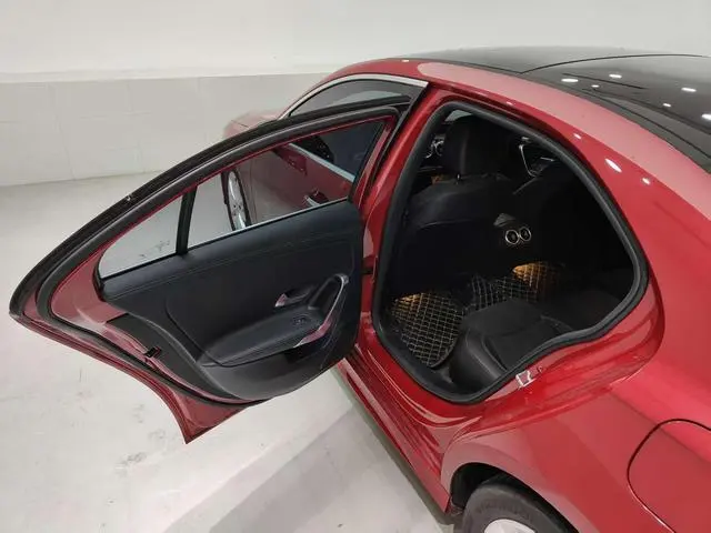 Mercedes-Benz Mercedes-Benz A-class A 200 L sports sedan fashion Version
