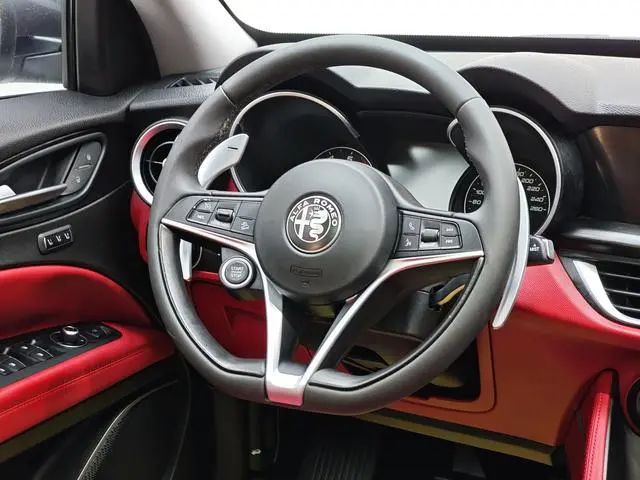 Alfa Romeo Stelvio 2.0T 280HP Deluxe Edition