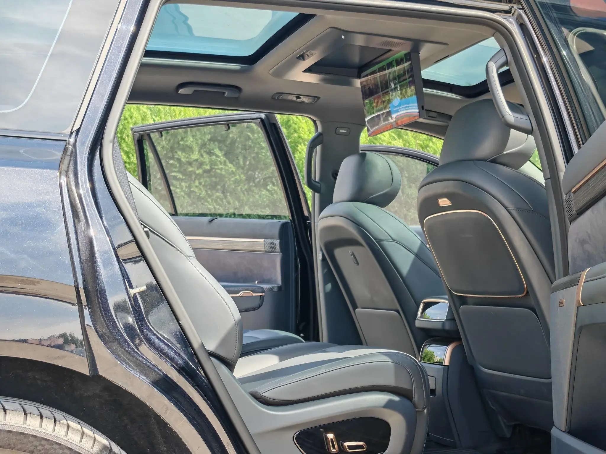 Dongfeng eπ eπ008 210Max extended range version 6 seats