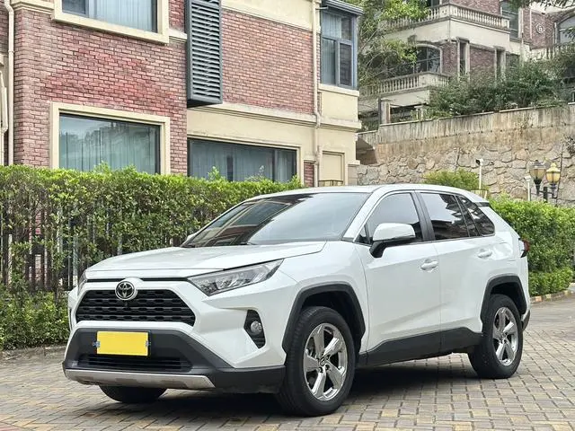 TOYOTA RAV4 Rongfang 2.0L CVT two-wheel drive fashion version
