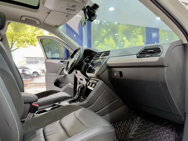 Volkswagen Tiguan L 330TSI automatic two-wheel drive Smart edition
