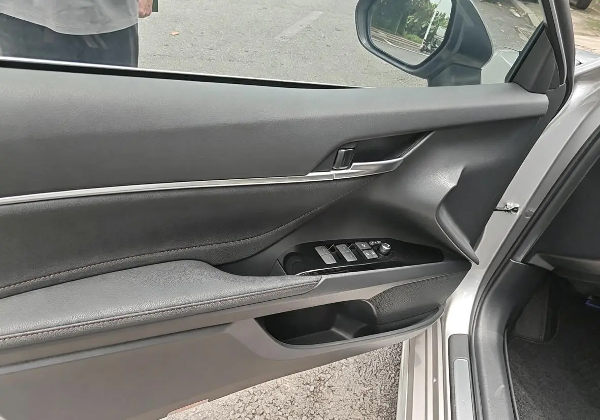 TOYOTA Camry 2.0G Deluxe Edition