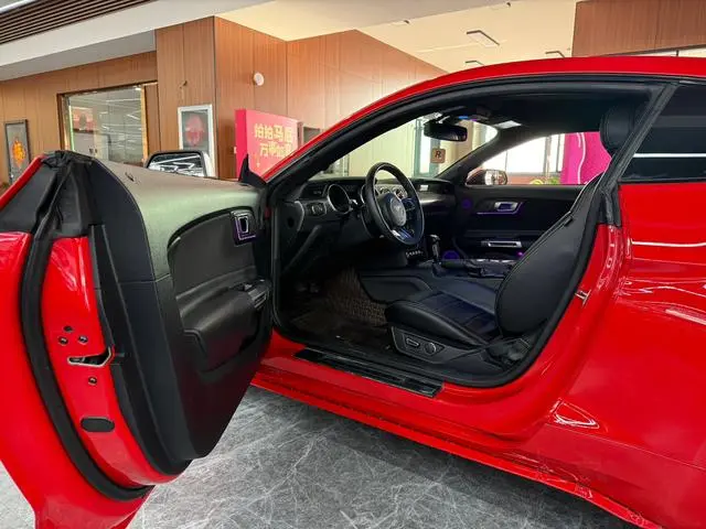 Ford Mustang 2.3T EcoBoost