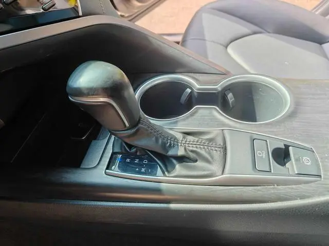 TOYOTA Camry 2.0G Deluxe Edition