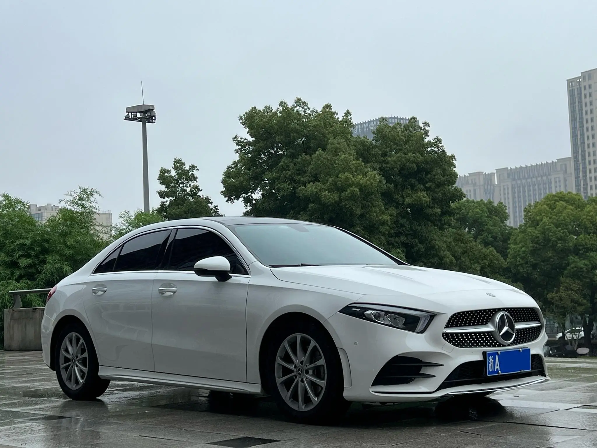 Mercedes-Benz Mercedes-Benz A-class A 200 L sports sedan dynamic Version
