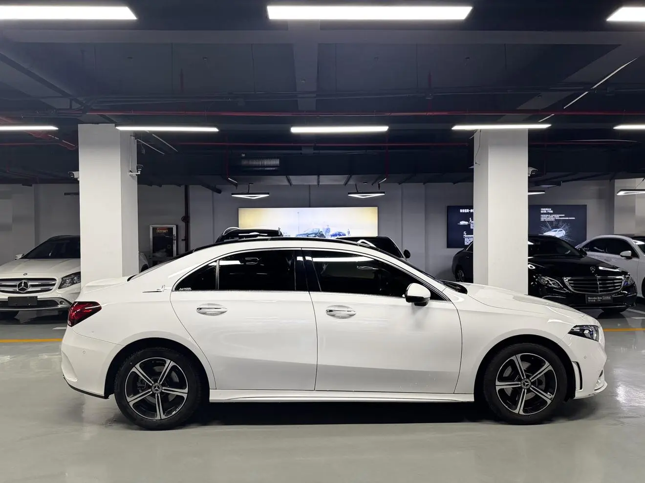 Mercedes-Benz Mercedes-Benz A-class Second facelift A 200 L sports sedan fashion version