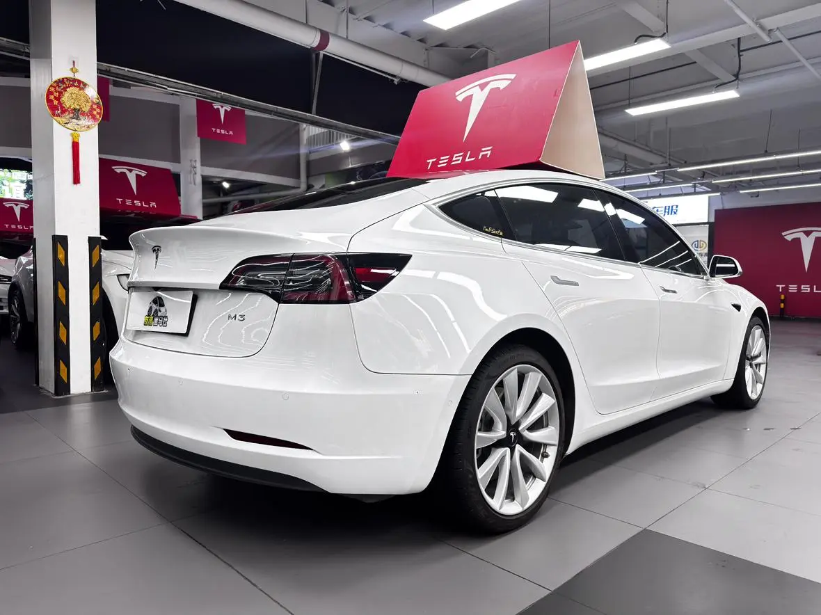 Tesla Model 3 Long battery life, rear-wheel drive version