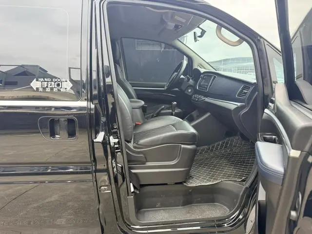 Dongfeng Fengxing Lingzhi M5L 1.6L luxury 7-seater