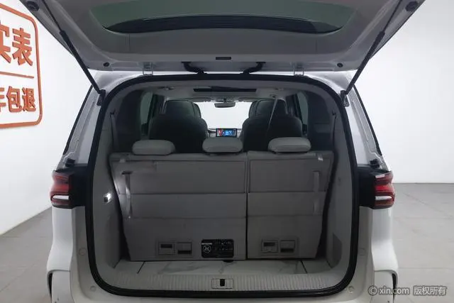 Roewe Roewe iMAX8 400TGI Premium Edition
