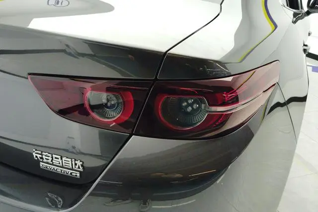 Mazda Mazda 3 Angkesaila 2.0L automatic premium version
