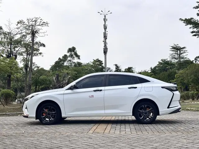 Dongfeng Fengshen Yi Hyun Mach Version 1.5L Automatic Glory Version
