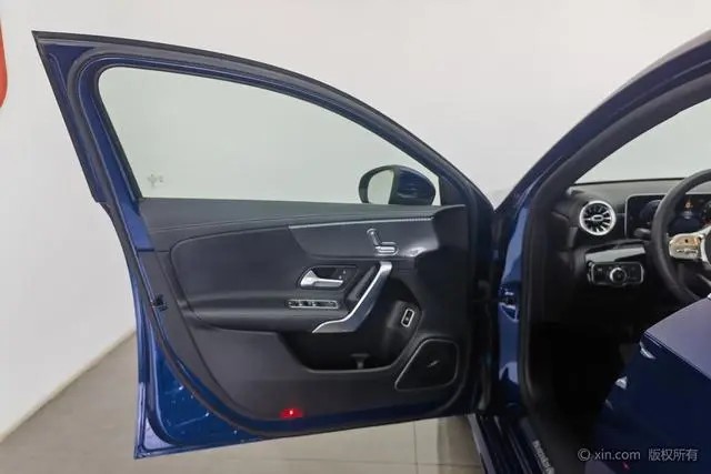 Mercedes-Benz Mercedes-Benz A-class A 200 L sports sedan