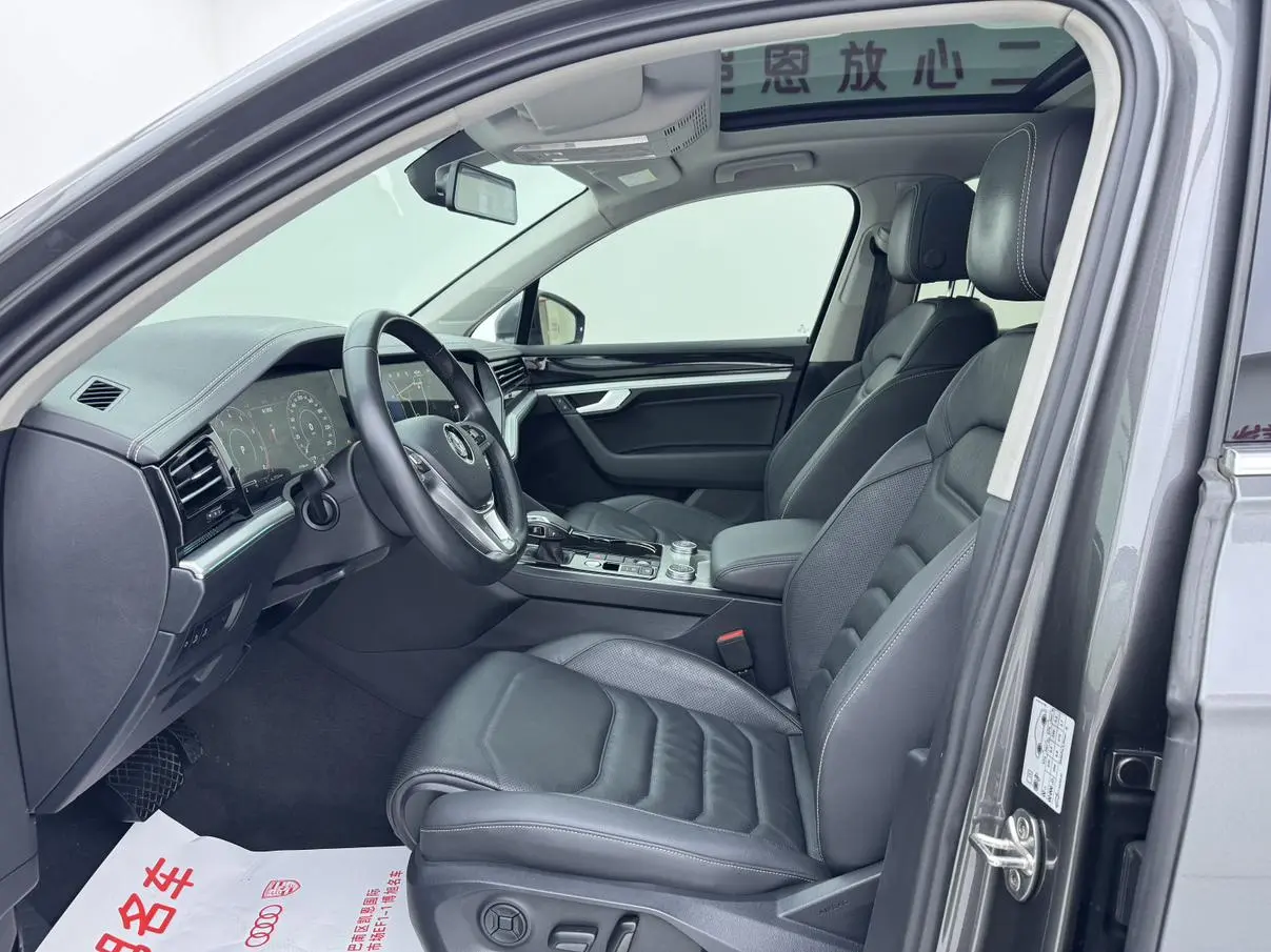 Volkswagen Touareg 3.0 TSI Sharp Front Version Country V