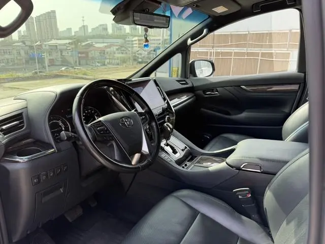 TOYOTA Elfa Dual Engine 2.5L Premium Edition