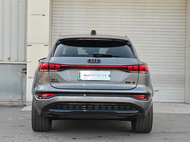 Audi Audi Q6L e-tron First pilot version