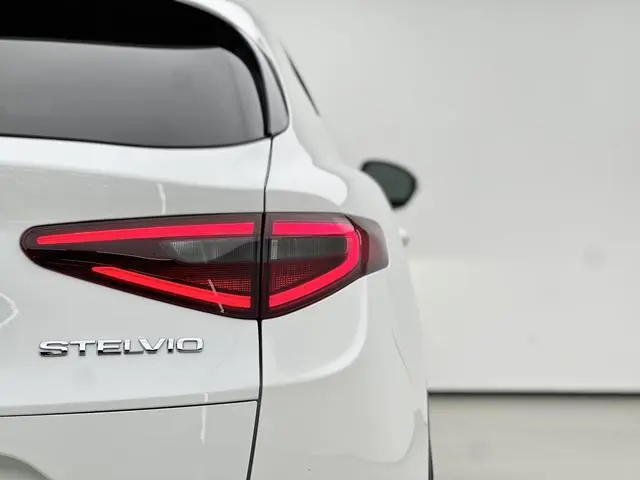 Alfa Romeo Stelvio 2.0T 200HP Elite Edition