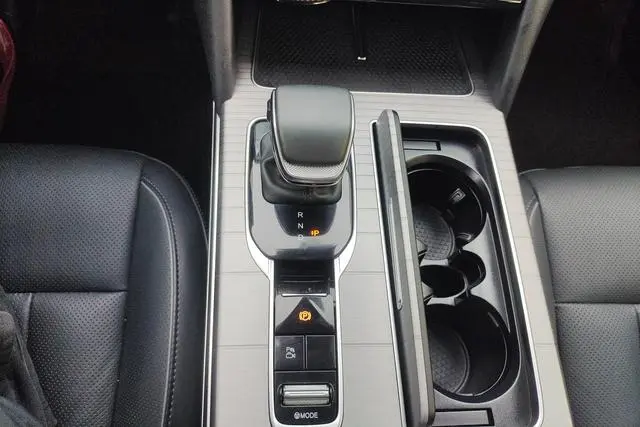 Hongqi Hongqi HS7 PHEV 2.0T four-wheel drive Qichang version 6 seats