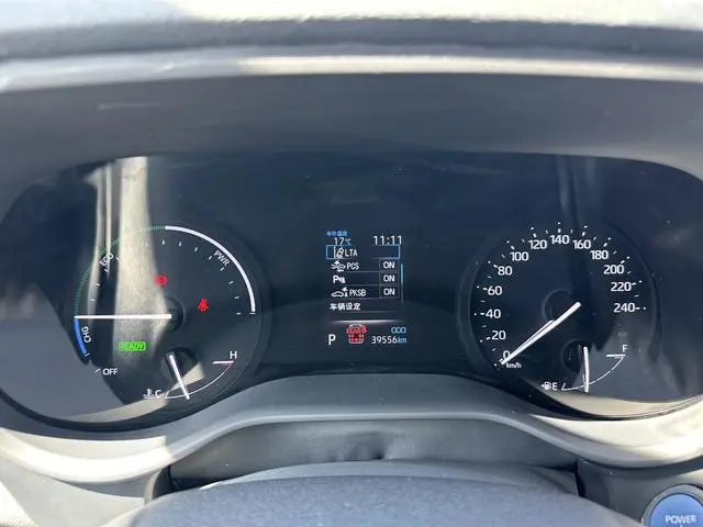 TOYOTA Saina Facelifted dual engine 2.5L Premium Edition