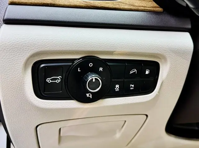 GAC Trumpchi GS8 320T two-wheel drive luxury Zhilian Edition 7 seats