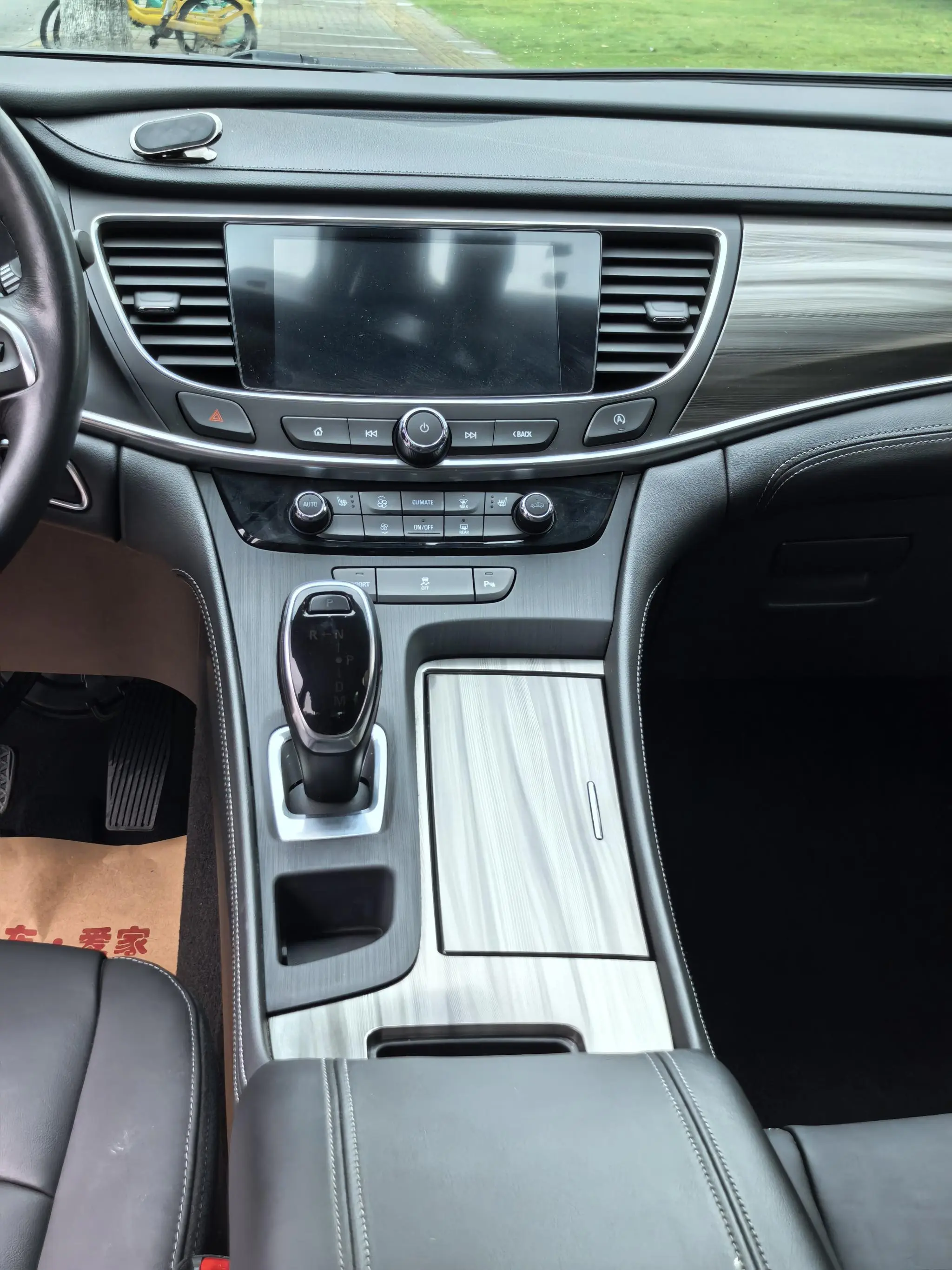 Buick Lacrosse 652T luxury