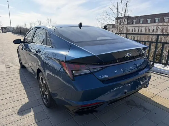 Hyundai Elantra 1.5L CVT LUX Premium Edition