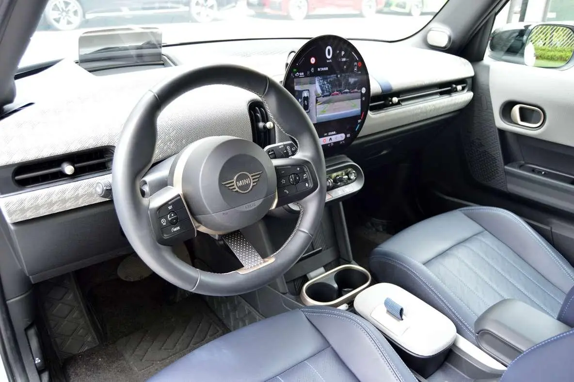 MINI MINI 2.0T COOPER S five-door version artist