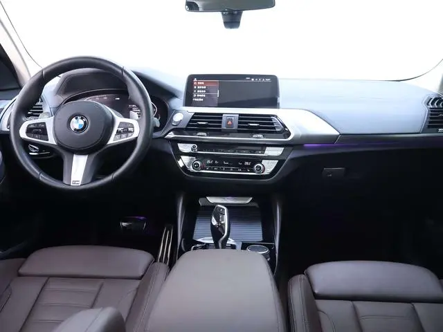 BMW BMW X4 xDrive25i M sports suit
