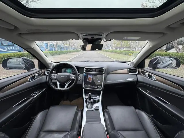 LYNK & CO Lynk 01 2.0T two-wheel drive Pro version country VI