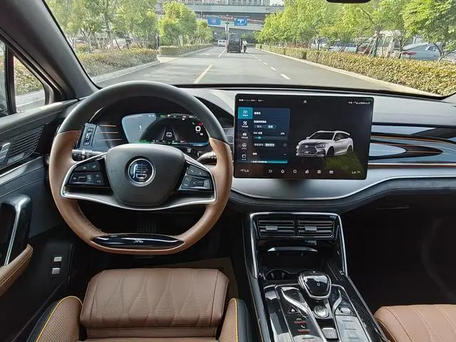 BYD Tang DM DM 2.0T four-wheel drive high-performance version of the Genesis flagship