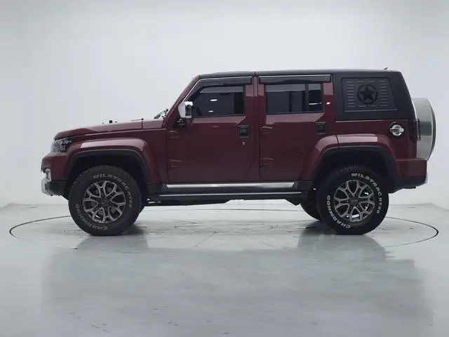 Beijing Beijing off-road BJ40 2.0T automatic four-wheel drive City Hunter Edition Extreme type