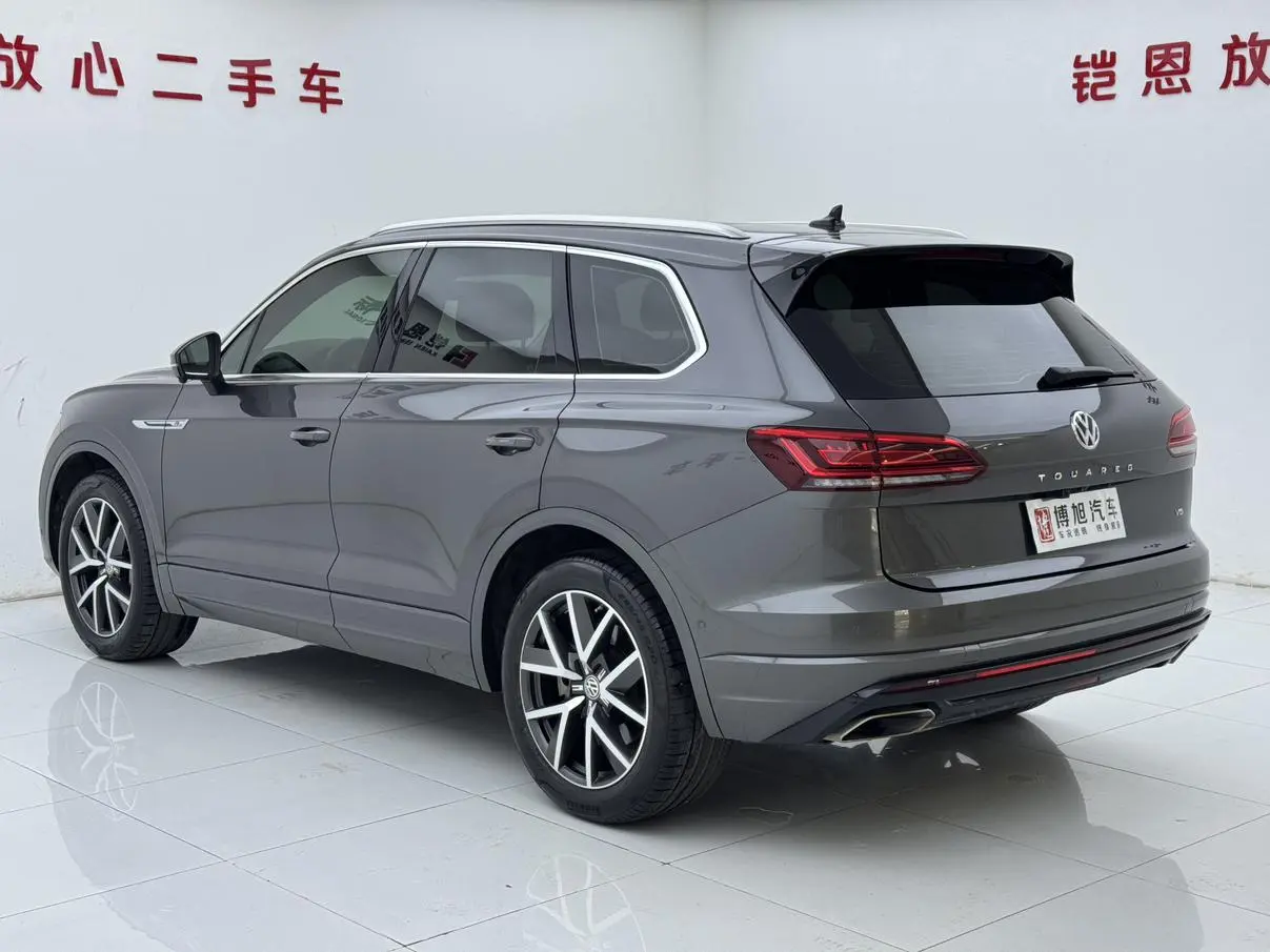Volkswagen Touareg 3.0 TSI Sharp Front Version Country V