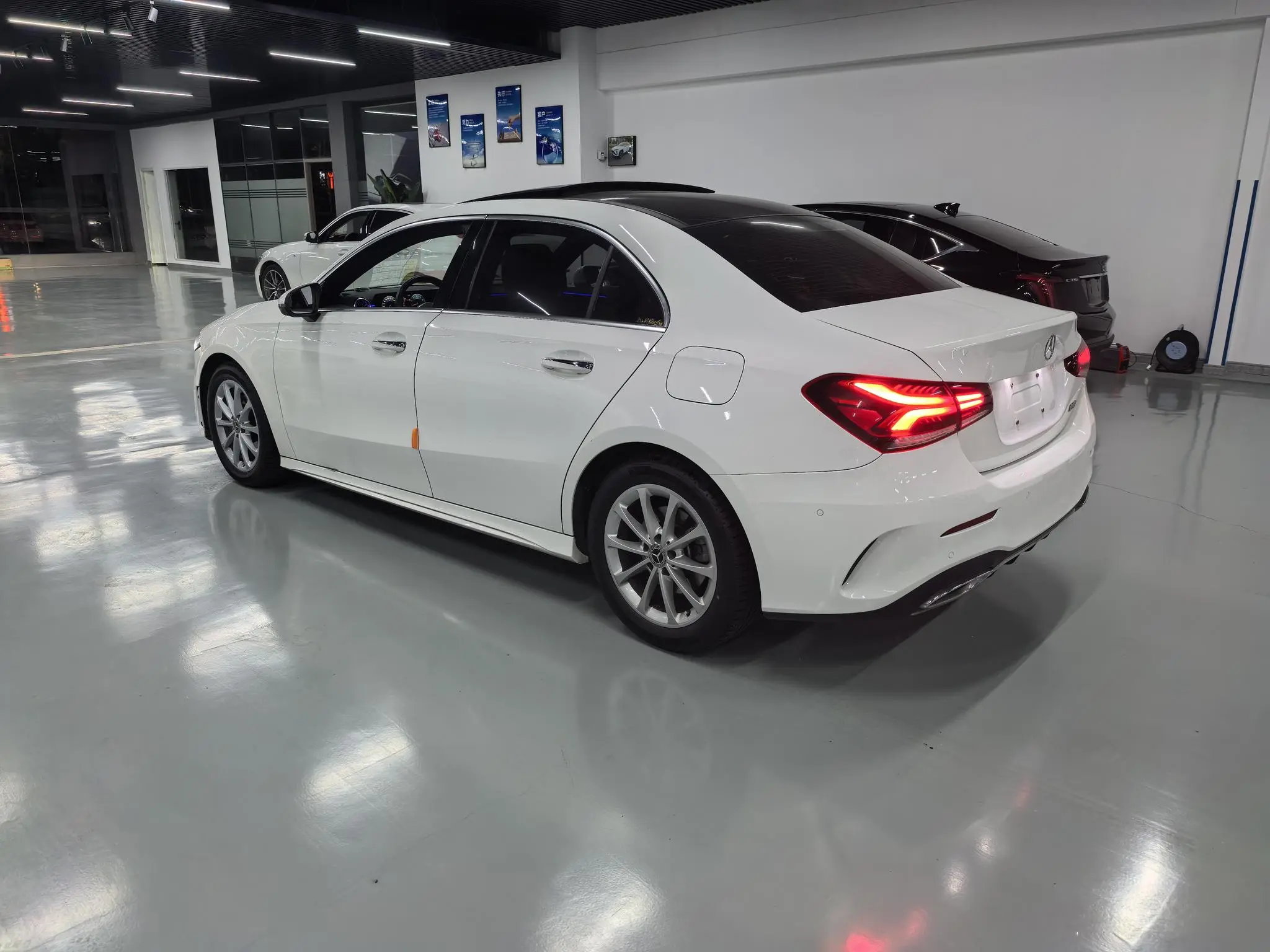 Mercedes-Benz Mercedes-Benz A-class A 200 L sports sedan fashion Version