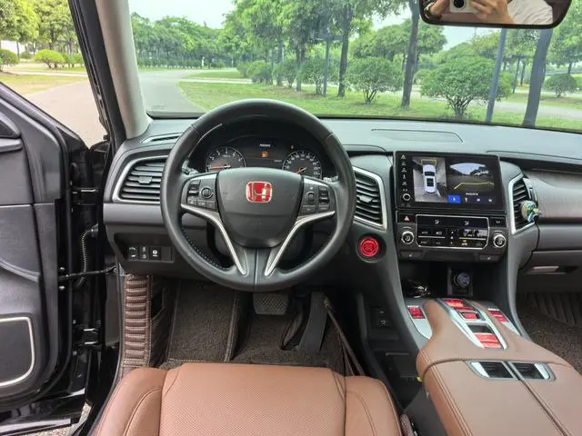 Honda Crown Road 370 TURBO 9AT Premium Edition AWD