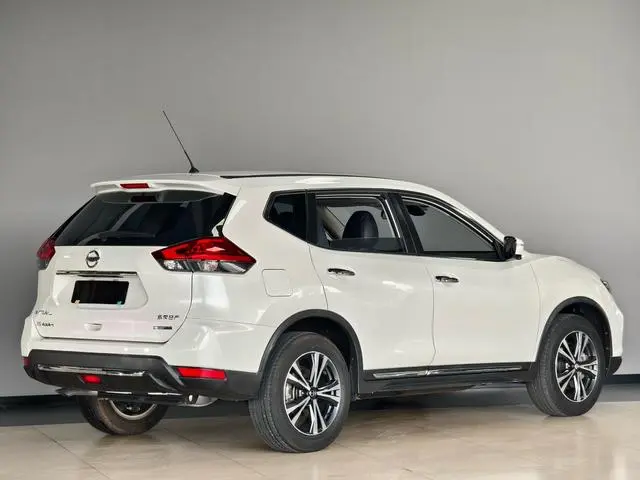 Nissan Qijun 2.5L CVT Zhilian seven-seater leading version 4WD
