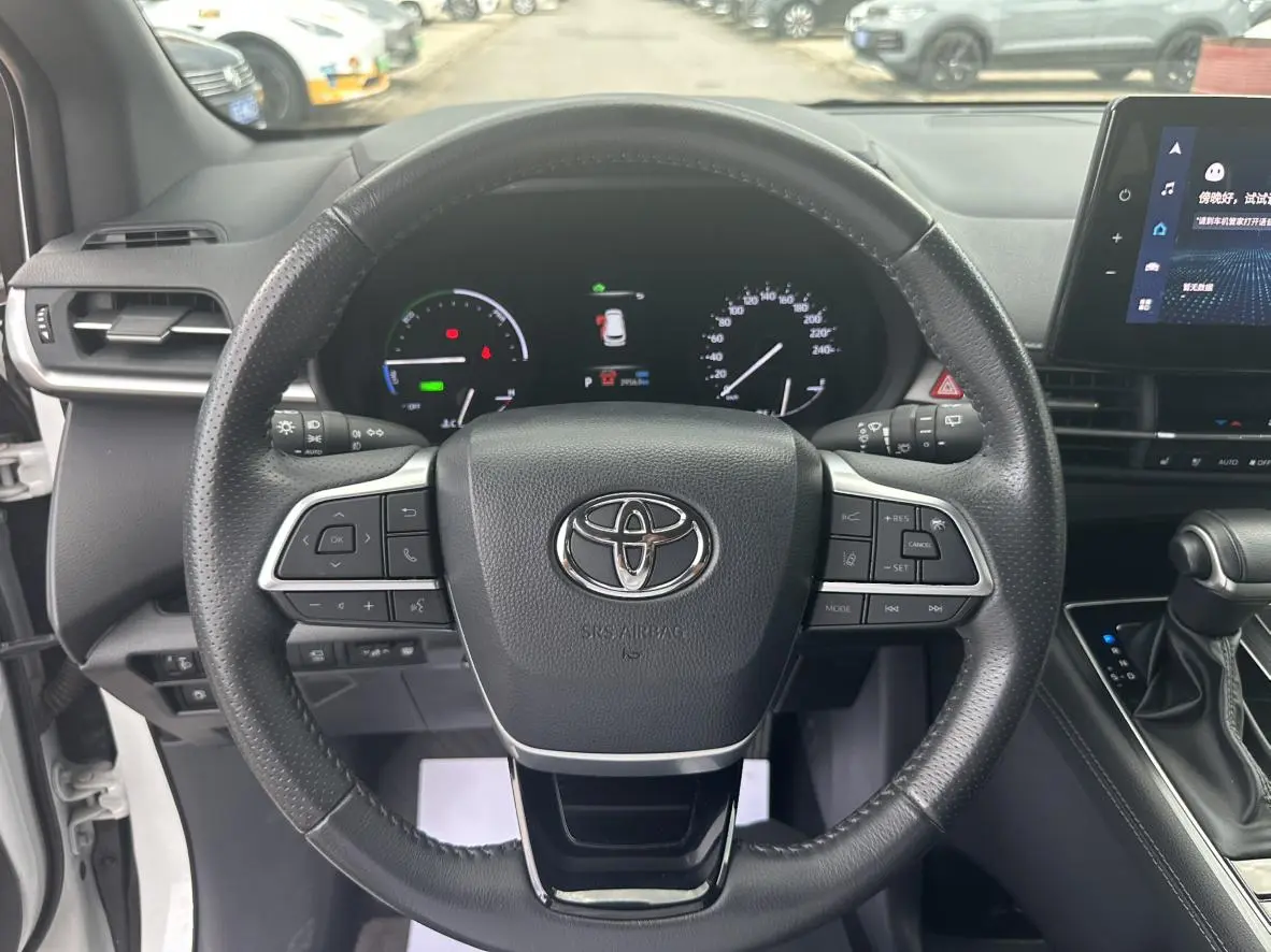 TOYOTA Saina Facelifted dual engine 2.5L Premium Edition