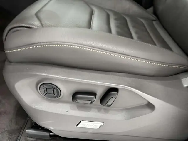 Volkswagen Touareg 3.0 TSI Sharp Front Version Country V