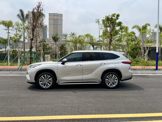 TOYOTA Highlander Dual-engine 2.5L four-wheel drive Extreme edition 7-seater