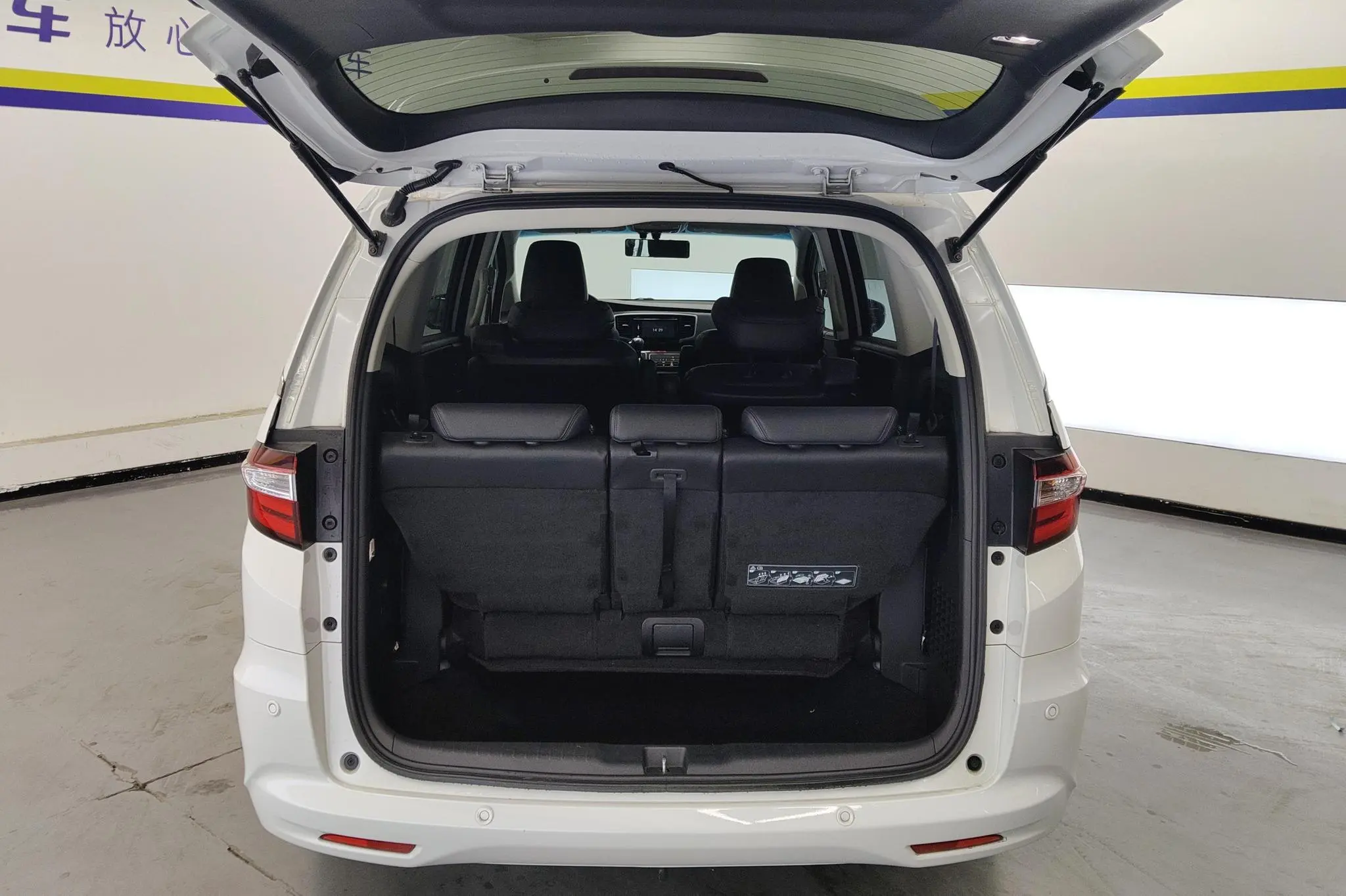Honda Odyssey 2.4L Deluxe Edition