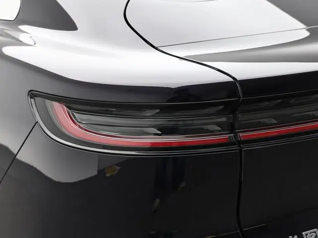 VOYAH Lantu chasing light PHEV Ultra-long battery life, four-wheel drive ultimate edition
