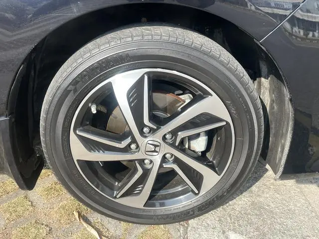 Honda Odyssey 2.4L Deluxe Edition