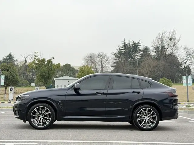 BMW BMW X4 xDrive25i M Sports Yao Ye Suit