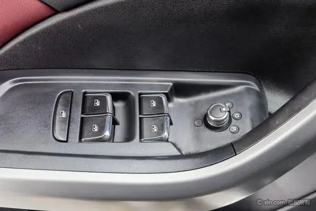 Dongfeng Fengshen Dongfeng Fengshen AX7 PRO 1.6T Automatic Smart Version