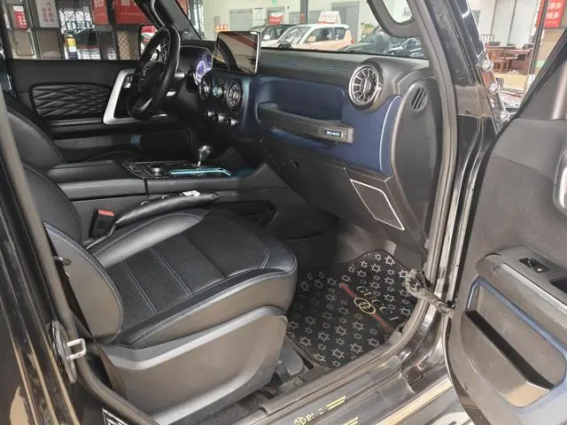 Beijing Beijing off-road BJ40 2.3T automatic four-wheel drive City Hunter Edition exclusive Country VI