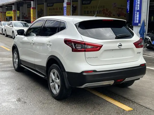 Nissan Qashqai 2.0 L XV Smart Edition